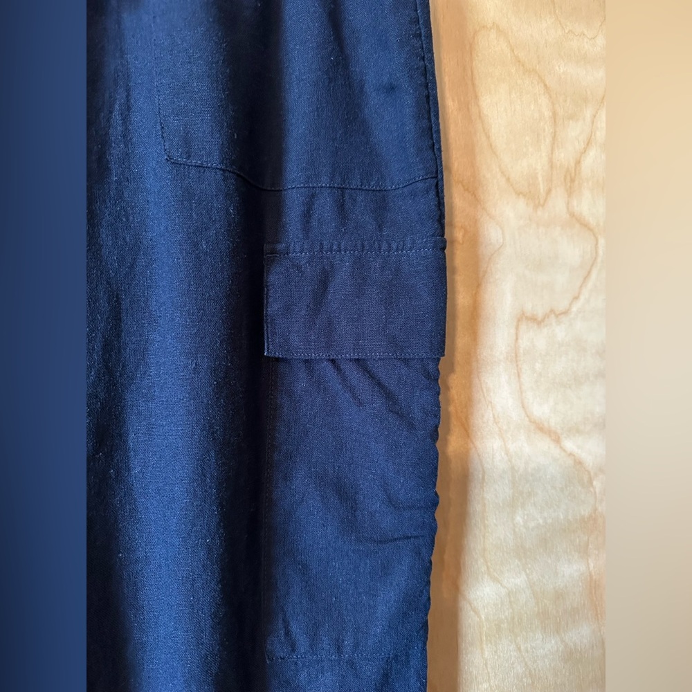 Time and Tru Women's Linen Blend Cropped
Cargo Pants - Picture 4 of 8